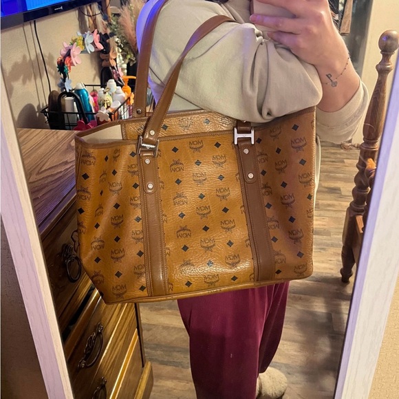 MCM authentic purse perfect condition - Picture 6 of 6